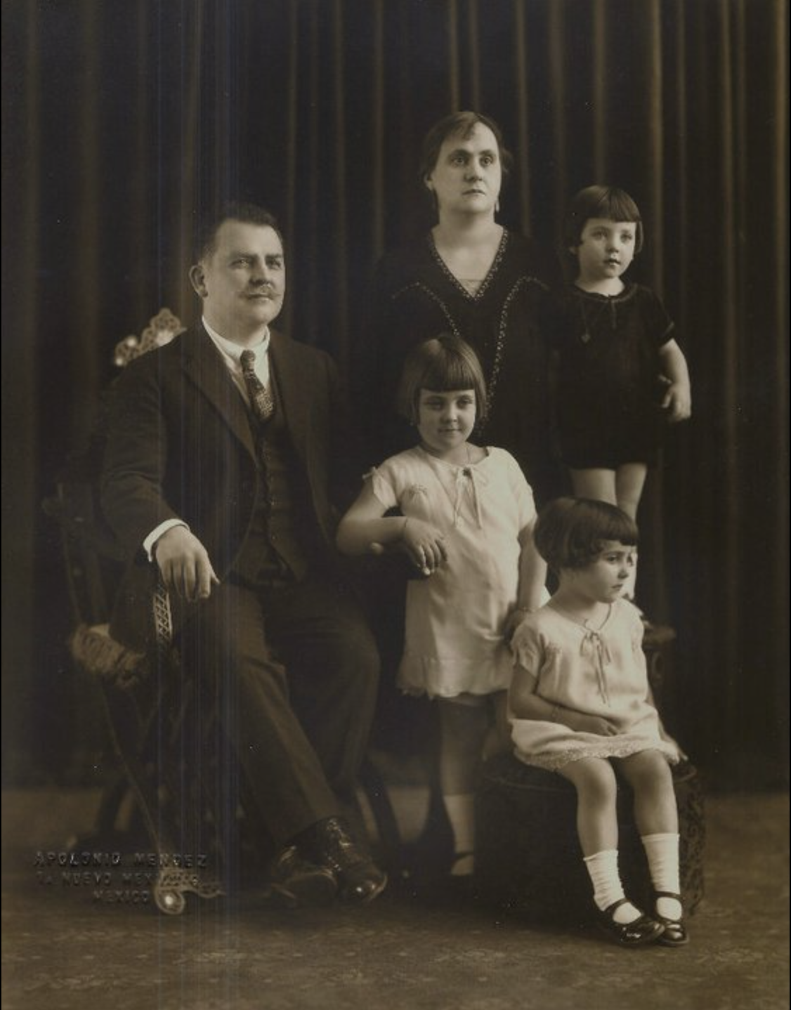 Retrato familia Serra Aparicio